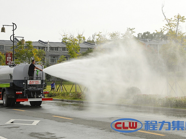 東風D9型14噸灑水車