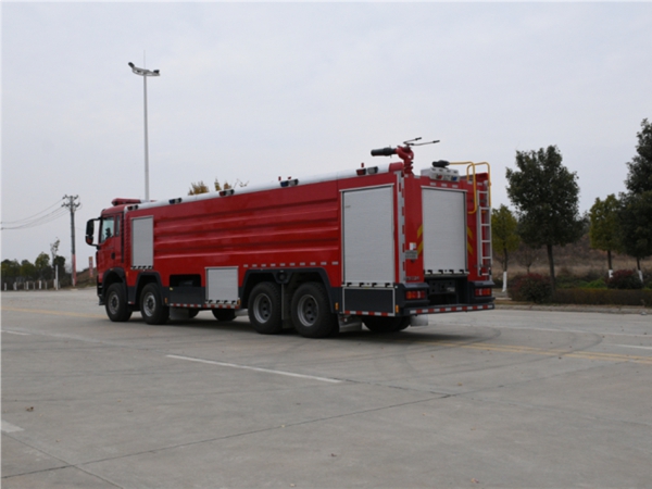 重汽豪沃24噸泡沫消防車(chē)
