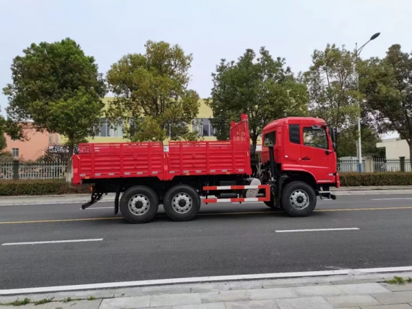 六驅運兵車