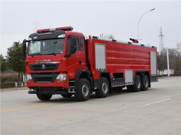 重汽豪沃24噸泡沫消防車(chē)