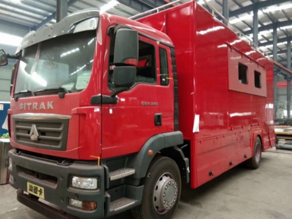 重汽汕德卡300人餐車(chē)