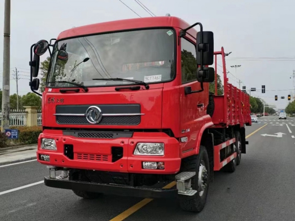 六驅運兵車