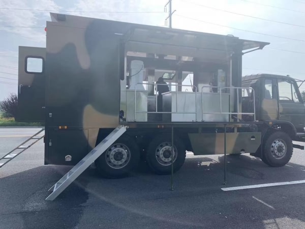 東風(fēng)六驅(qū)越野300人炊事車(chē)