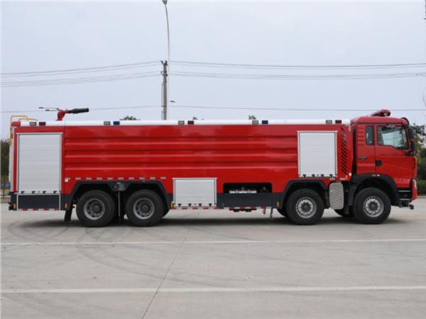 重汽豪沃24噸泡沫消防車(chē)