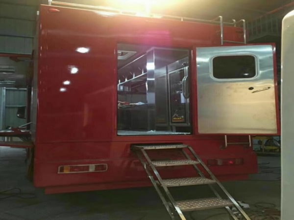 重汽汕德卡300人餐車(chē)