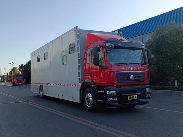 重汽汕德卡擴展式宿營車