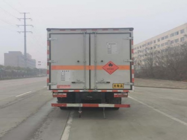 東風多利卡D7爆破器材運輸車