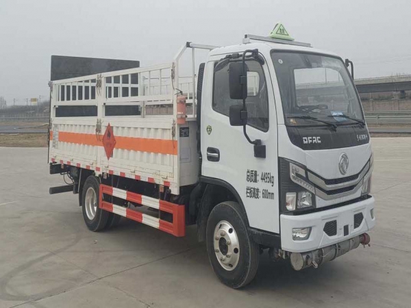 專威牌 東風(fēng)D6國六藍(lán)牌氣瓶運(yùn)輸車