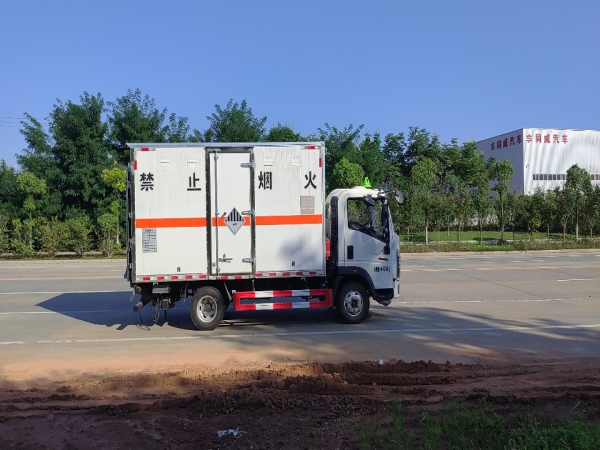 重汽輕卡藍(lán)牌雜項廂式運輸車
