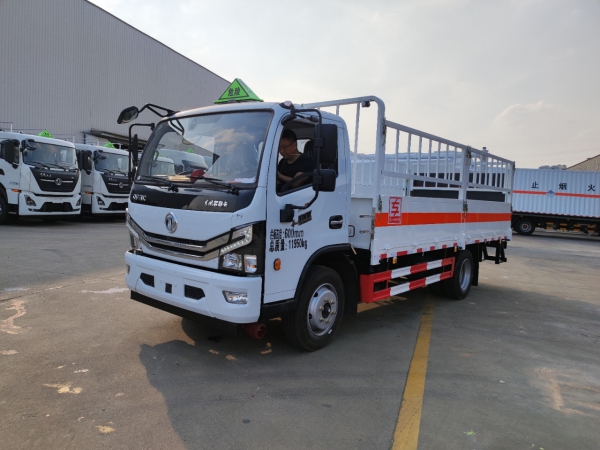 東風多利卡D7氣瓶運輸車
