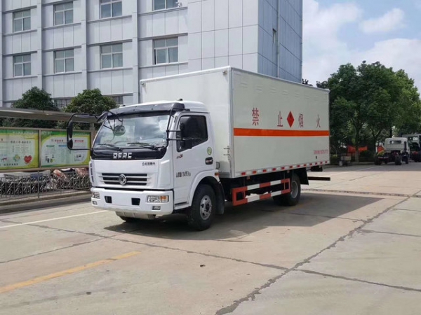 東風煙花爆竹運輸車（5.2米）