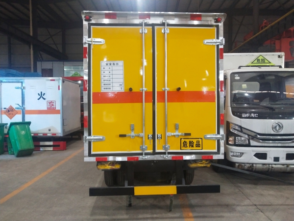 躍進福運S80易燃?xì)怏w運輸車（柴油版）