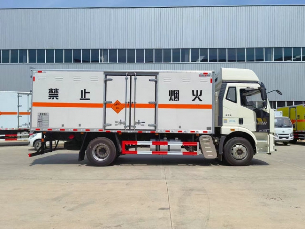 長(zhǎng)春解放J6民爆車