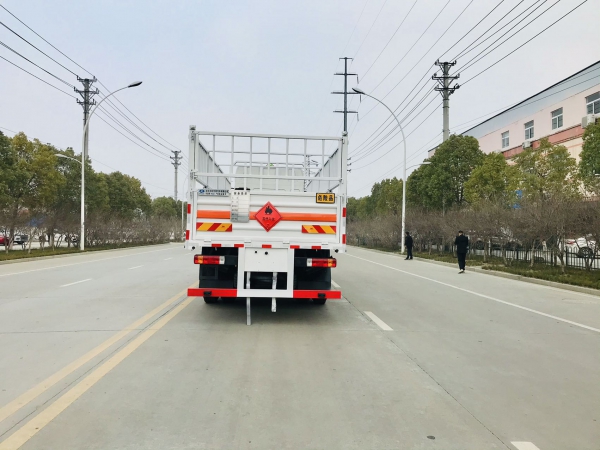 國(guó)六柳汽三軸2類氣瓶