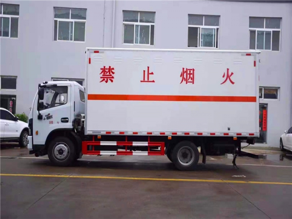 東風危險廢物運輸車（核載7.2噸）