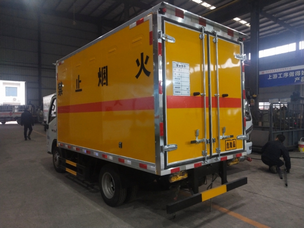 躍進福運S80易燃?xì)怏w運輸車（柴油版）