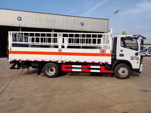 東風多利卡D7氣瓶運輸車