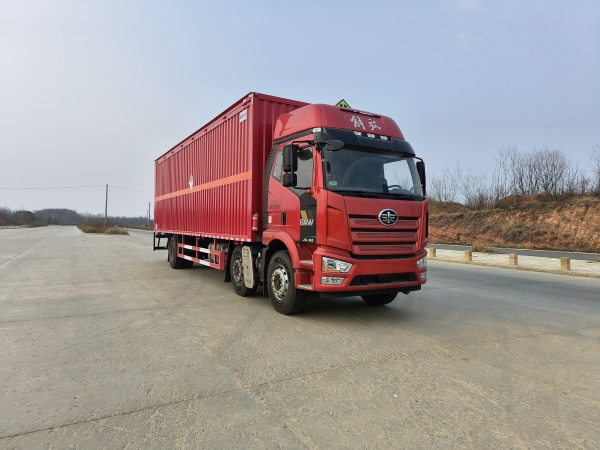 解放J6L 三軸雜項運輸車
