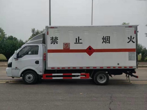東風途逸爆破器材廂式運輸車