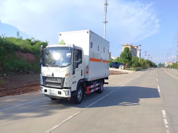 重汽輕卡藍(lán)牌雜項廂式運輸車