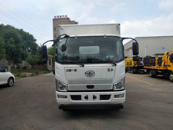 解放J6F虎VH雜項危險物品廂式運輸車（黃牌)