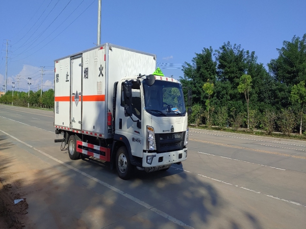 重汽輕卡藍(lán)牌雜項廂式運輸車