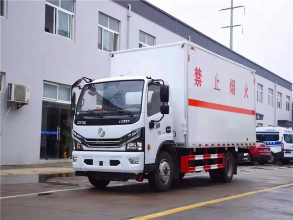 東風危險廢物運輸車（核載7.2噸）