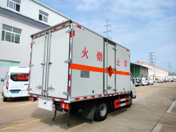 江鈴小藍牌爆破器材運輸車