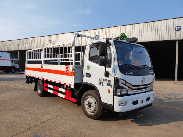 東風多利卡D7氣瓶運輸車