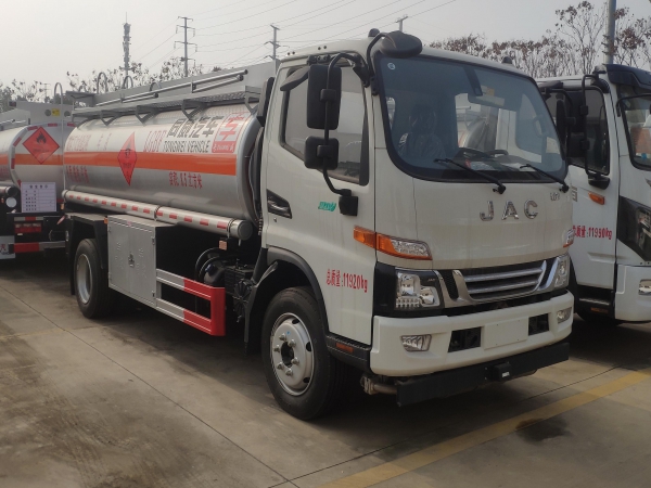 江淮駿鈴V7 8噸油罐車