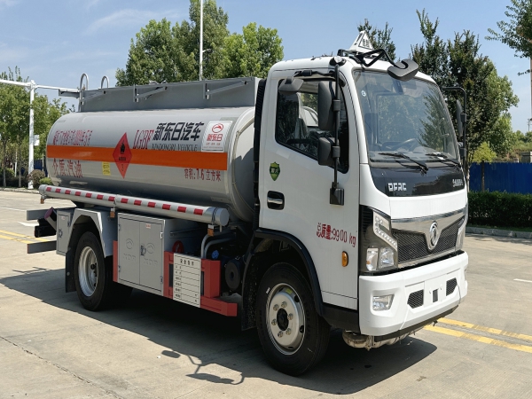 新東日東風福瑞卡7.6立方加油車